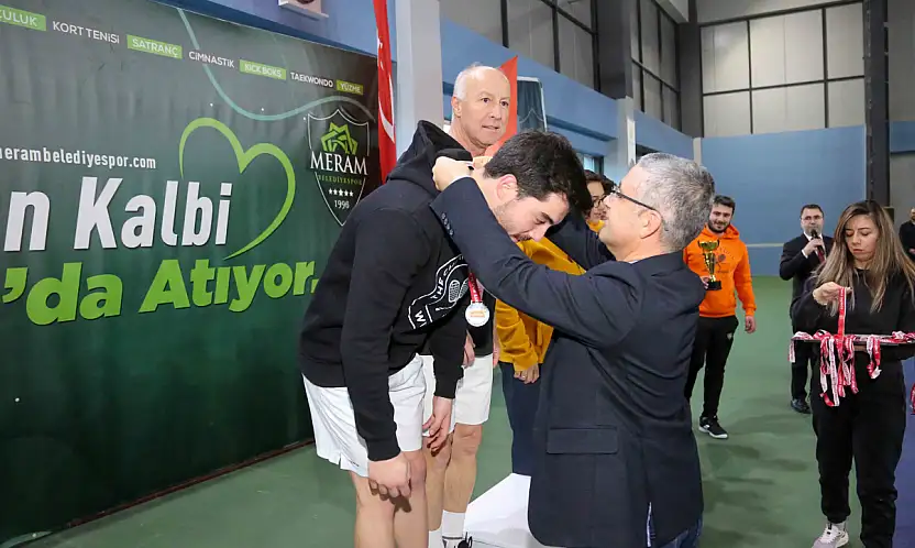 Konya'da aileler tenis kortunda ter döktü