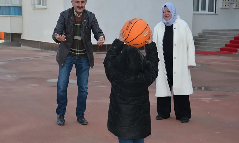 Konya'da Akbay çifti acı hatıraları sevgiyle siliyor!