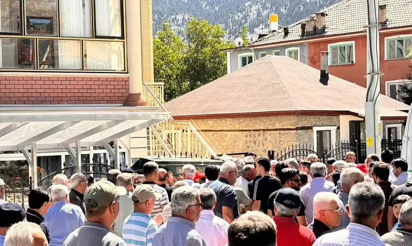 Konya'da akılalmaz kaza! Kaska giren arı ölümü getirdi!