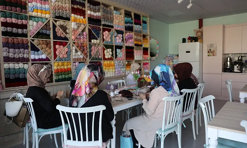 Konya'da anne-kızdan örgü kafe girişimi: 'Birçok kadının hayaliymiş!'