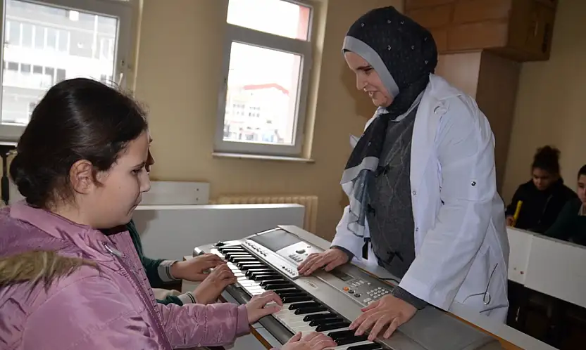 Konya'da azmin zaferi: Kendi okulunda geleceğin müzisyenlerini yetiştiriyor!