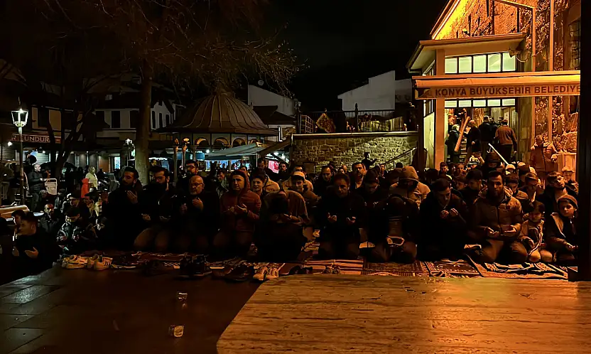 Konya'da Berat Kandili'nde camiler doldu taştı!