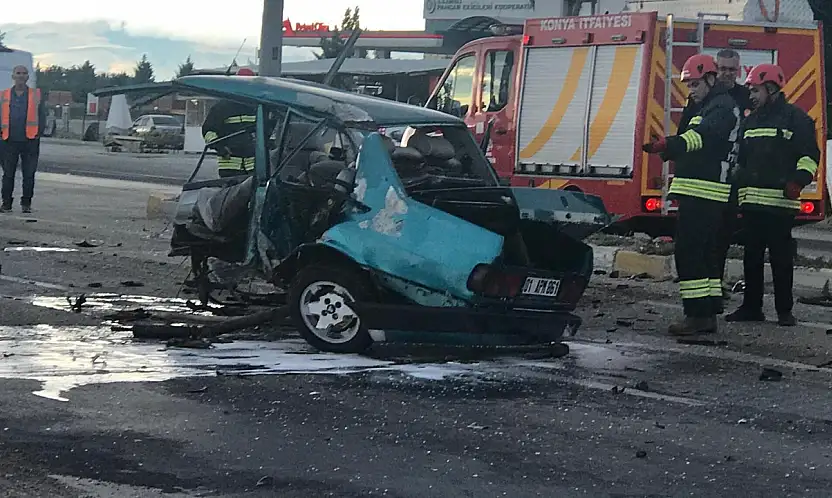 Konya'da can pazarı! Çarpışmanın şiddetiyle Tofaş ikiye bölündü