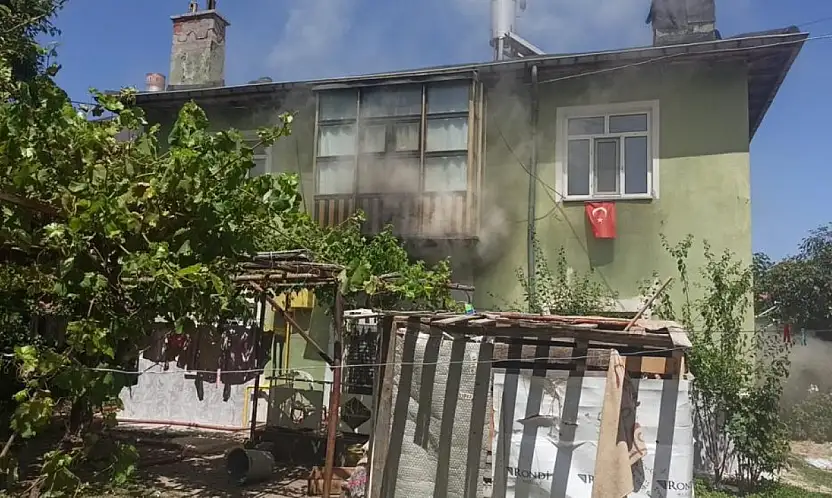 Konya'da dehşet anları: Evde kilitli olan 5 çocuk alevlerin ortasında kaldı!