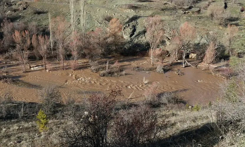 Konya'da dere yataklarına yakın olanlar dikkat! Yağışlar nehri taşırdı!