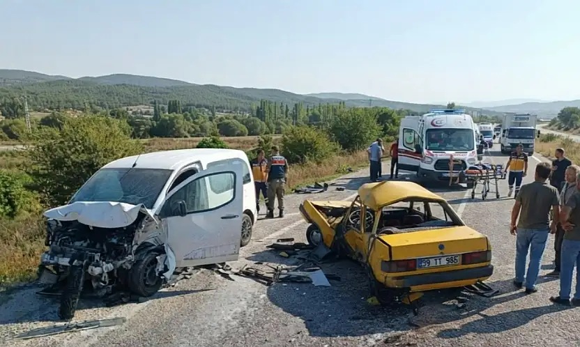 Konya'da feci kaza! İki araç hurdaya döndü: 2 ölü, 2 yaralı