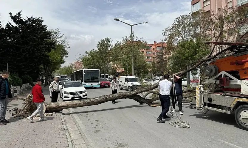 Konya'da fırtına ilçelere doğru ilerliyor! İşte en çok etkilenecek 10 ilçe…