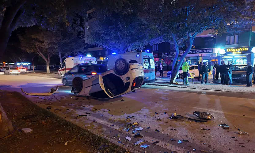 Konya'da gece yarısı dehşet anları: Çarpışmanın etkisiyle takla attı!