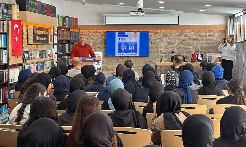 Konya'da geleceğin yazarları usta isimlerle buluştu