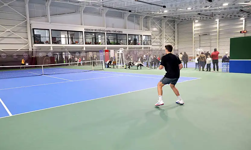 Konya'da genç raketler kupa için yarıştı