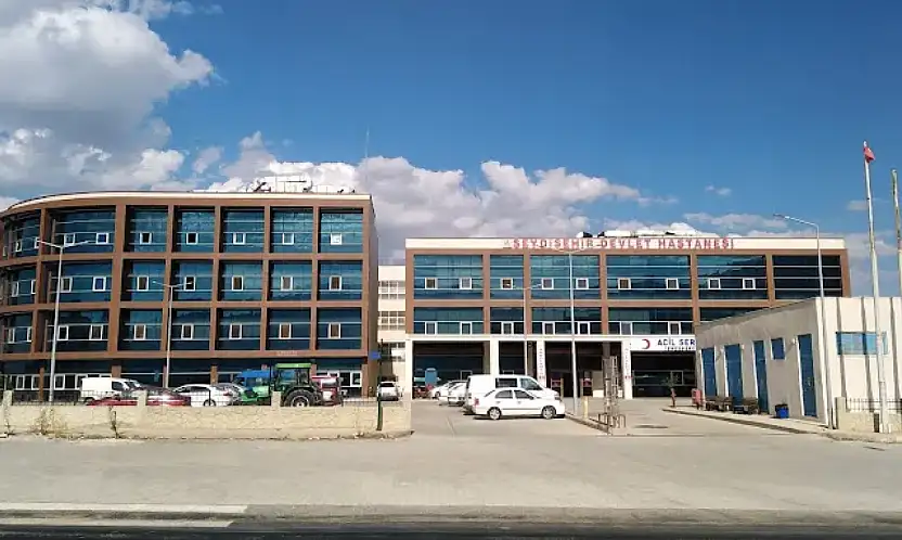 Konya'da hastanede dehşet anları! Görevliyi acımasızca dövdü!