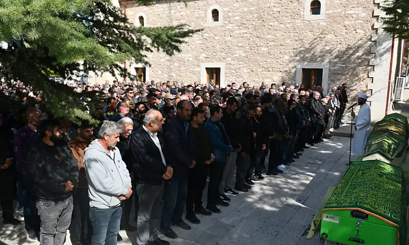 Konya'da hüzünlü veda: Kazada ölen 4 kişi toprağa verildi!