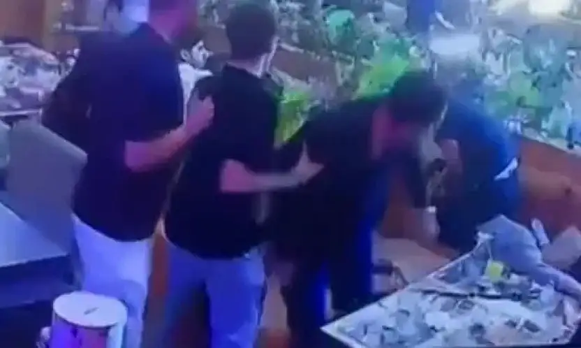 Konya'da kabus anları: Kafe ortasında kuzenini defalarca bıçakladı!