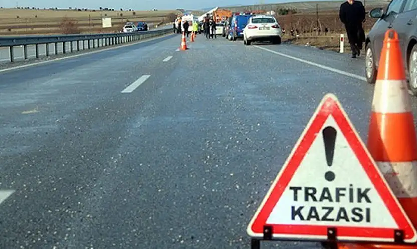 Konya'da korkunç kaza! Aileyi taşıyan otomobil takla attı: 1 ölü, 3 yaralı!