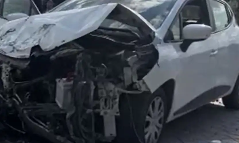 Konya'da korkutan kaza! Servis minibüsü ile otomobil çarpıştı