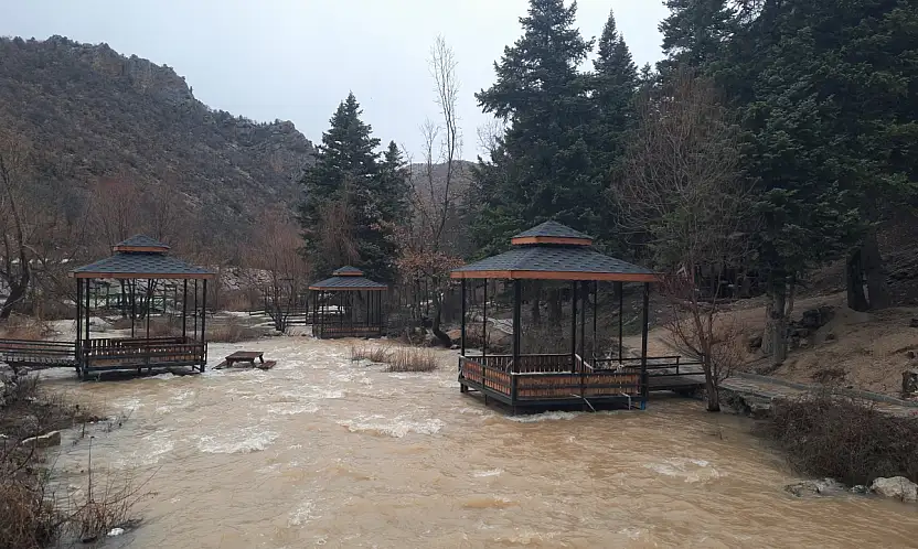 Konya'da kuraklık yerini coşkuya bıraktı: Aygırdibi'nde su seviyesi yükseldi!