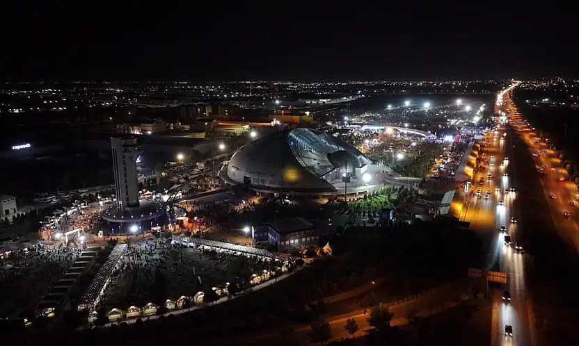 Konya'da nefes kesen festival sona erdi! Gökyüzü ve teknoloji aynı sahnedeydi