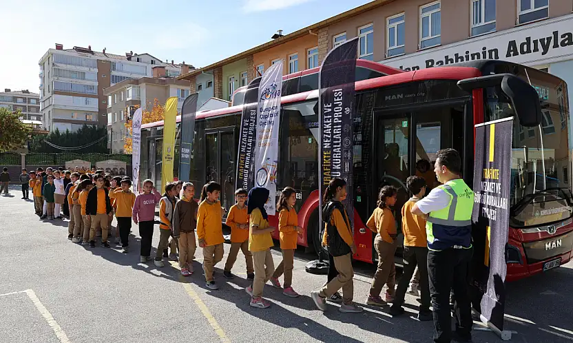 Konya'da 'Nezaket Otobüsü' okul okul geziyor!
