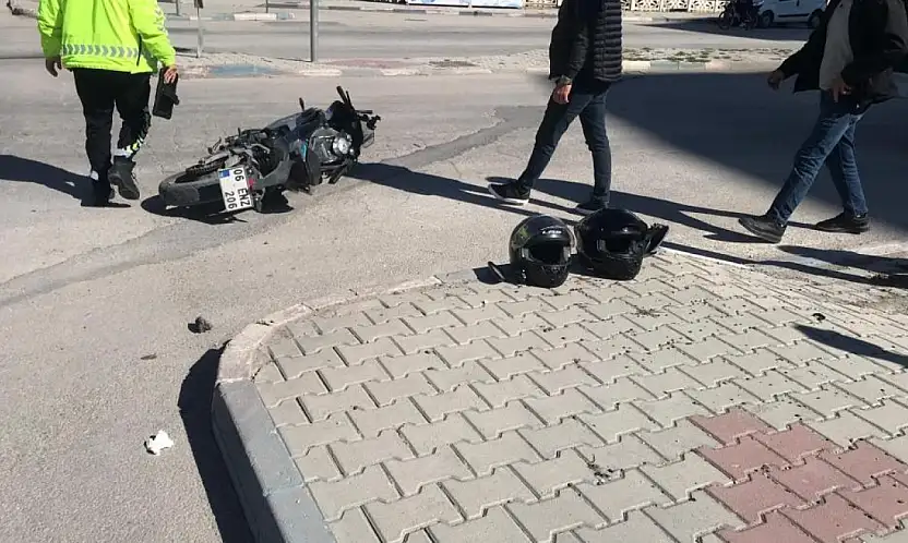 Konya'da okul kavşağında feci kaza! Hastanelik oldular