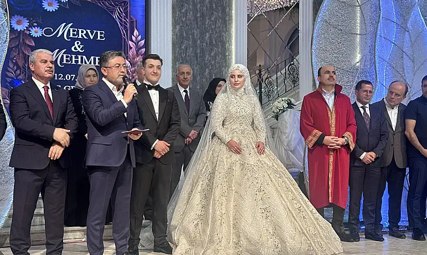 Konya'da siyaset ve iş dünyasını buluşturan düğün gerçekleşti