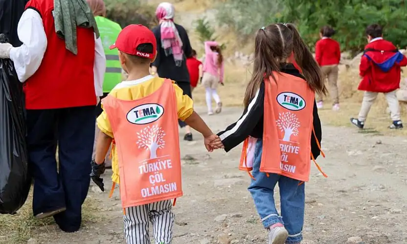 Konya'da temiz gelecek için örnek buluşma! 7'den 70'e herkes sahaya indi