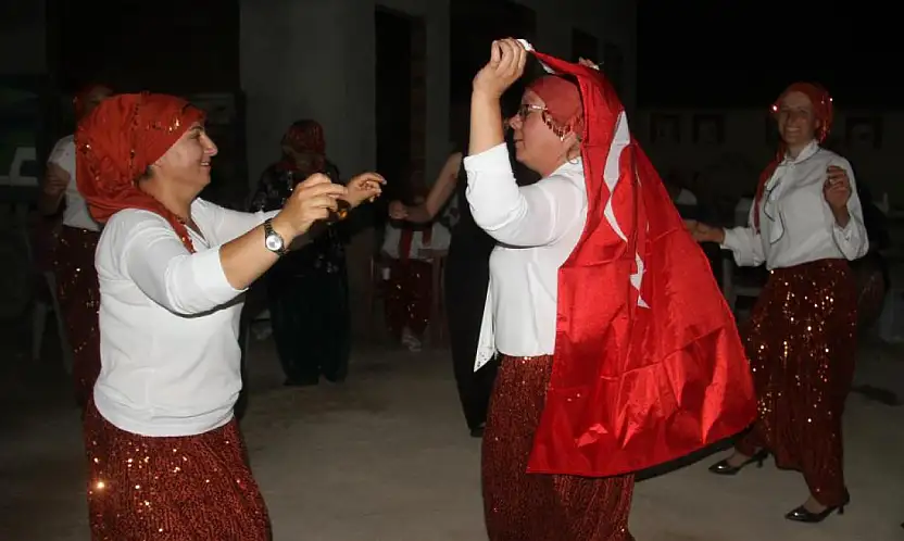 Konya'da unutulmaz Şalvar Gecesi! Doyasıya eğlendiler