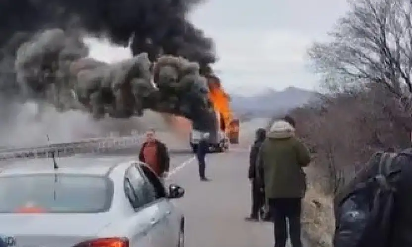 Konya'da yolcu minibüsü saniyeler içinde kül oldu! Sürücünün dikkati faciayı önledi!