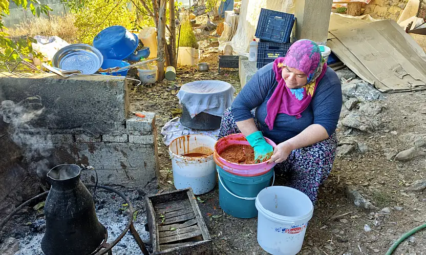 Konya'da yörüklerin mesaisi! Toroslar'ın zirvelerinde kazanlar kaynıyor