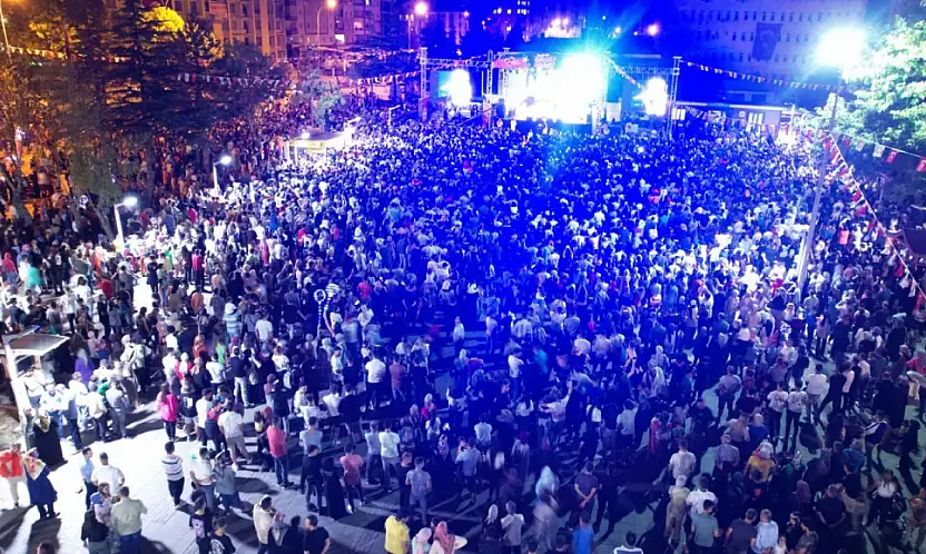 Konya'da Zafer Bayramı coşkusu 2 gün sürecek! Ücretsiz konserler, fener alayı...