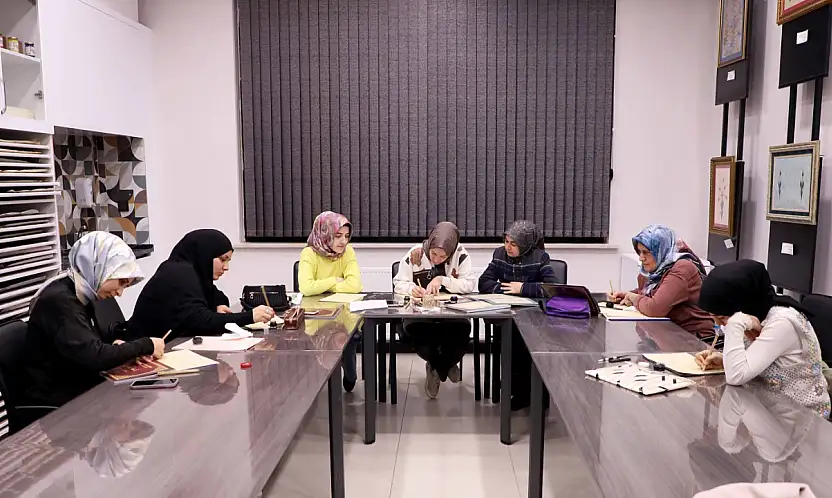 Konya'daki bu merkezde yüzlerce genç geleceğe hazırlanıyor!