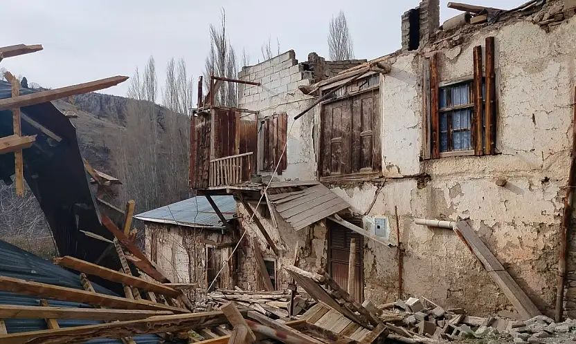 Konya'daki fırtına ortalığı birbirine kattı! İşte lodosun bıraktığı hasarın görüntüleri....