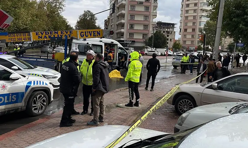 Konya'daki kazada karşıya geçmeye çalışan kadın öldü!