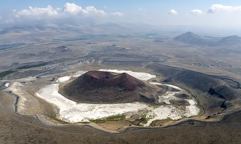 Konya'daki Meke Gölü'nün hazinesi saklanıyor!