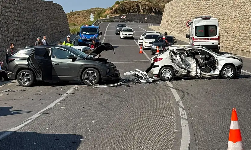 Konya'dan yola çıktı: Karşı şeride geçip 3 aracı biçti! Bir aile...