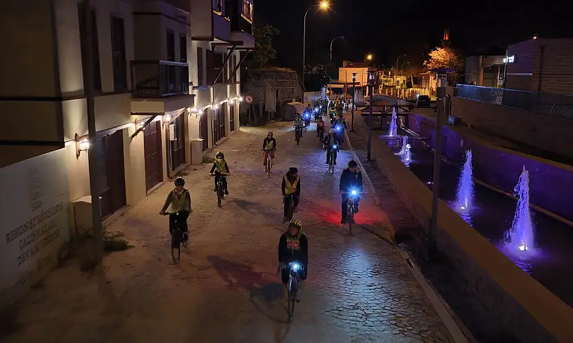 Konya gece sürüşüyle pedallıyor! Tarihi atmosferde muhteşem yolculuk