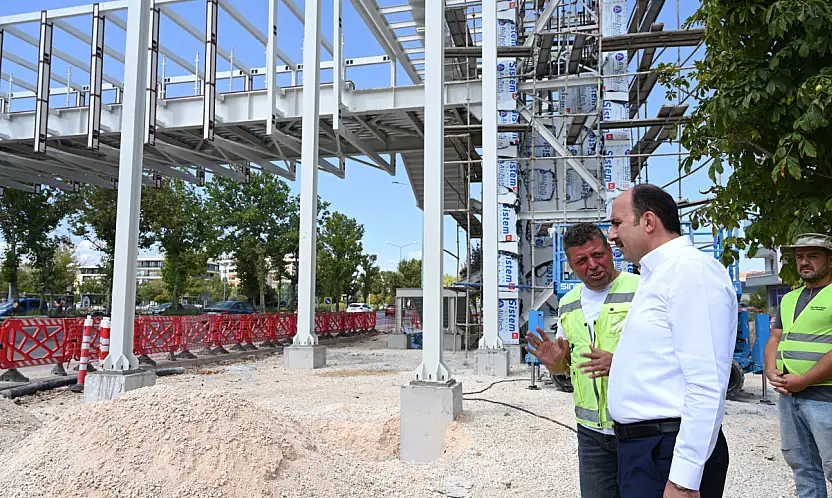Konya'nın işlek bölgesinde yaya üst geçidinde sona gelindi!
