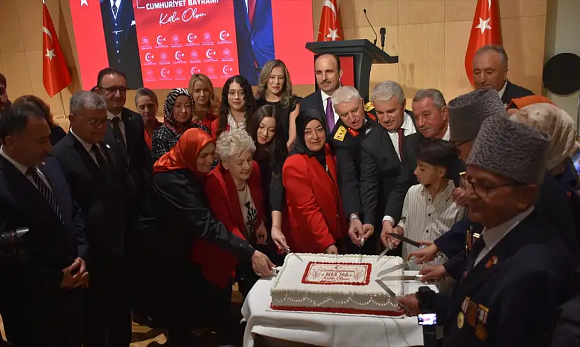 Konya Valiliği'nden 29 Ekim resepsiyonu: Sonsuza dek hür dalgalanacak!