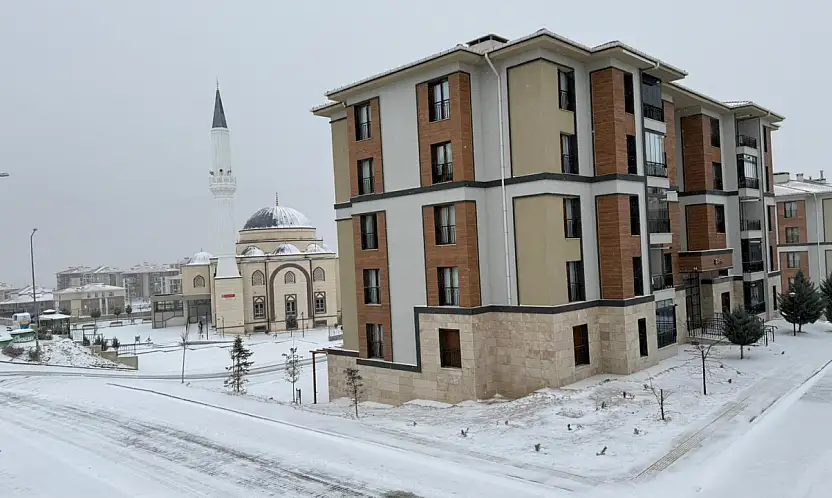 Konya yeni yılın ilk sabahına kar sürpriziyle uyandı!