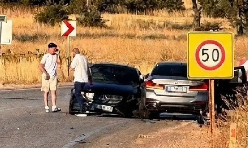 Konya yolunda 3 araç birbirine girdi! Çok sayıda yaralı var