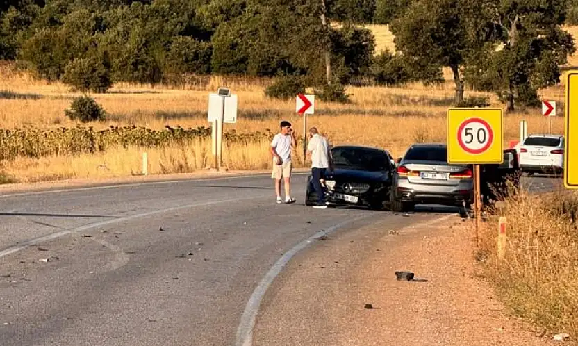 Konya yolunda 3 araç birbirine girdi! Çok sayıda yaralı var