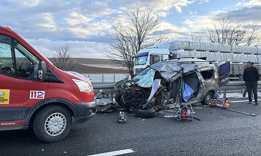 Konya yolunda kaza: Refüje çarpan araca tır çarptı! 1 ölü