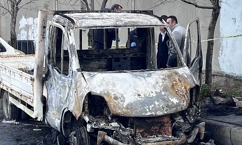 Konyalı evsiz adam kamyonette yanarak can verdi!