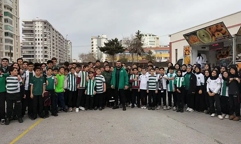 Konyalı öğretmen her yıl Ahmet Çalık için lokma dağıtıyor