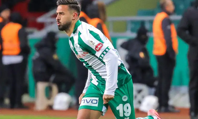 Konyaspor'da ayrılan orta saha oyuncusu eski takımına imza atıyor