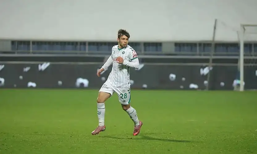 Konyaspor'da genç oyuncuya profesyonel imza