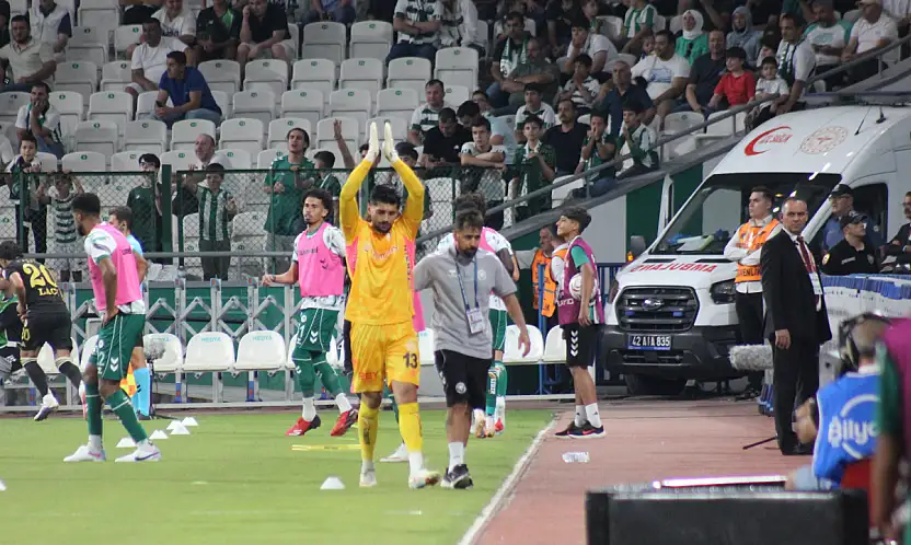 Konyaspor'da kaleci Bahadır oyuna devam edemedi!