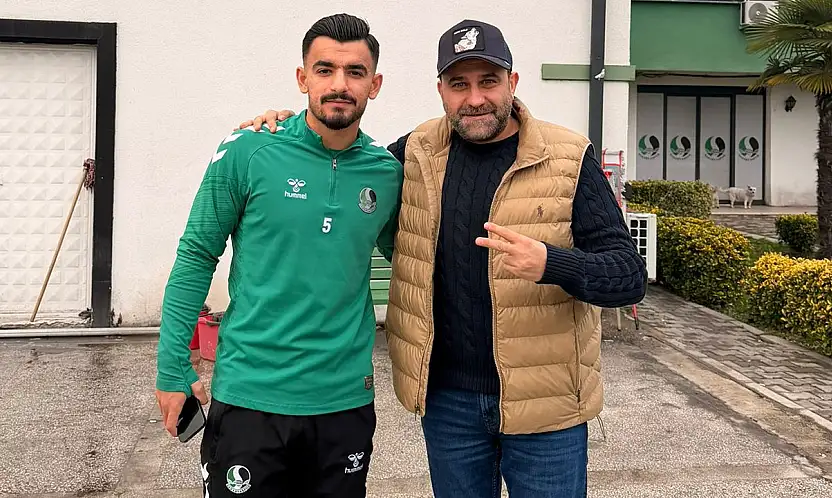Konyaspor'dan ayrılan genç forvet Sakaryaspor'a imza attı