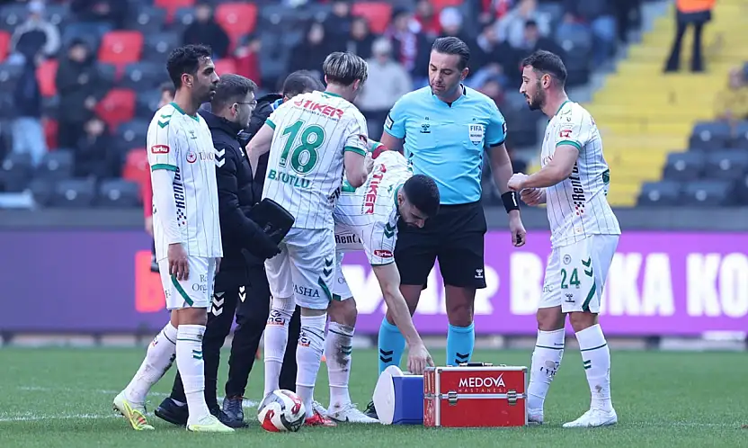 Konyaspor, Gaziantep'te doğrandı! Göz göre göre 4 kırmızı kart çıkmadı!