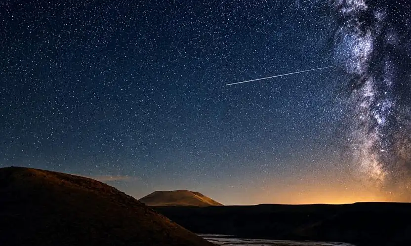 Meke Gölü'nde Perseid şöleni: Gökyüzü meteorlarla aydınlandı