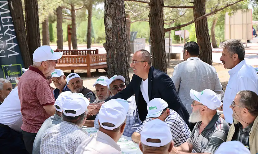 Meram'da sıcak buluşma! Büyükler gezdi, Başkan Kavuş eşlik etti